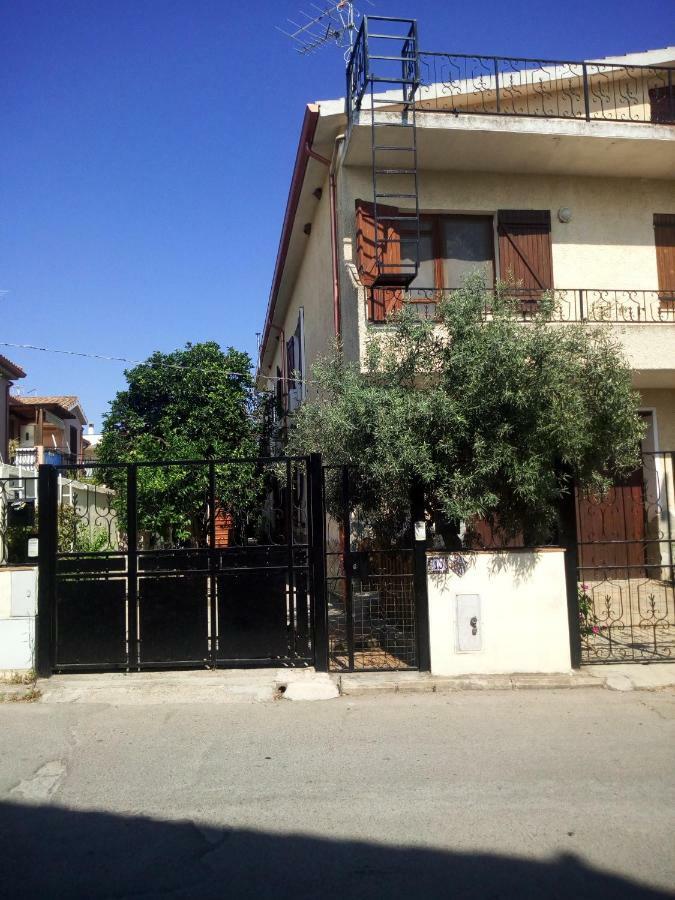 Casa Roberta Apartment Villa San Pietro Bagian luar foto